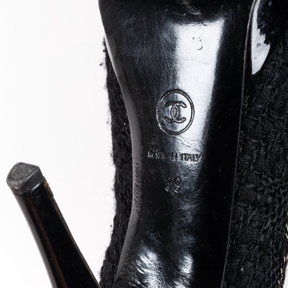 Chanel Tweed Cap-Toe CC Pumps - Picture 5 of 8